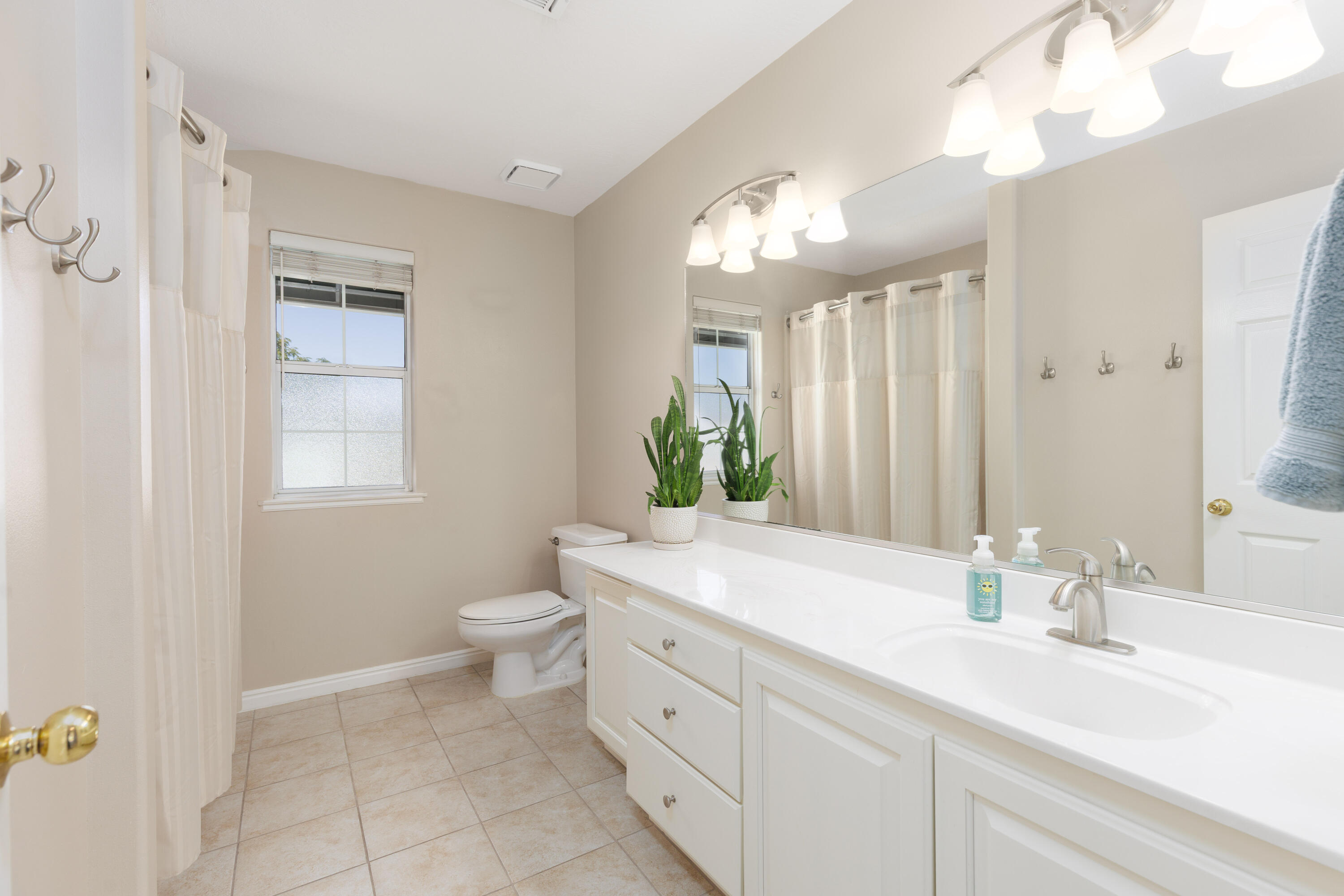 1690 South Pt Drive St. George, UT 84790 - Photo 35 of 77 Full Bathroom