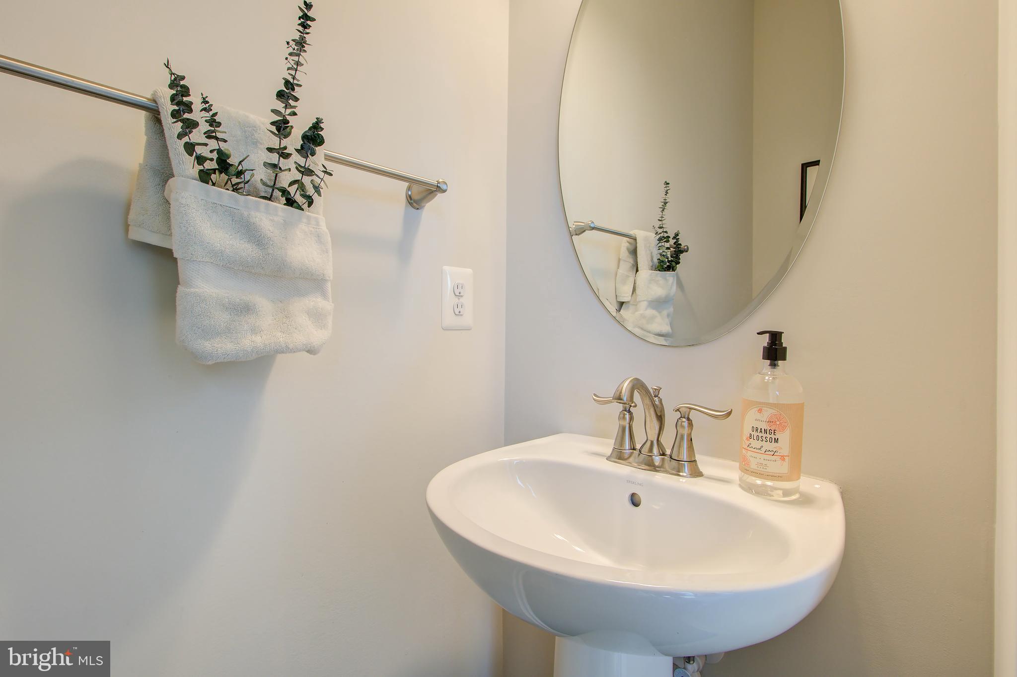 43775 Stubble Cor Square Ashburn, VA 20147 - Photo 12 of 32 Half bath off of kitchen