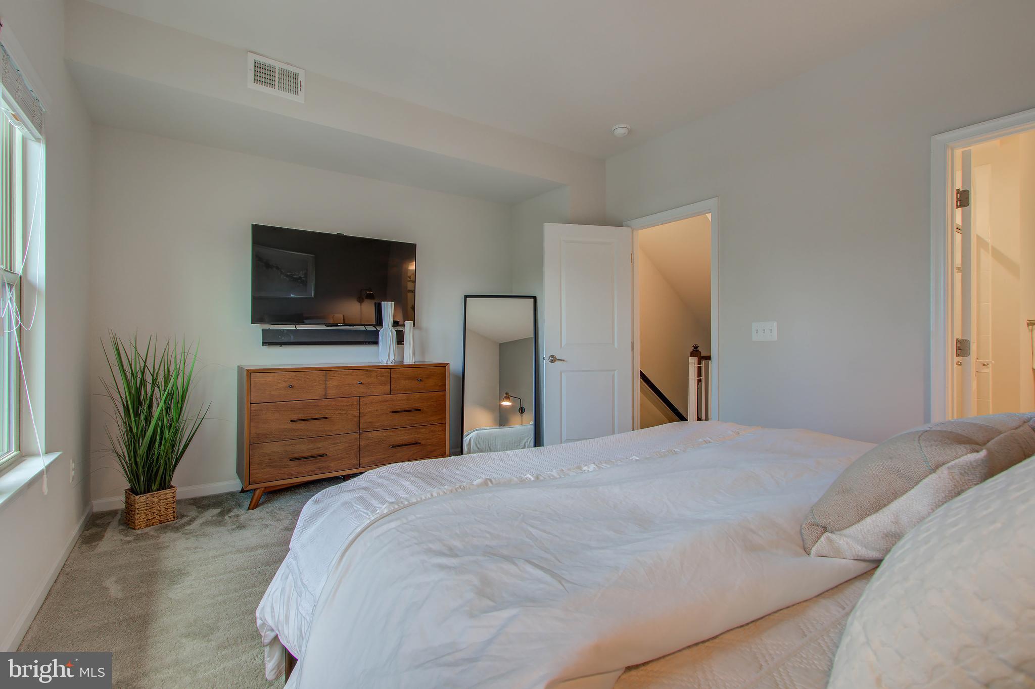 43775 Stubble Cor Square Ashburn, VA 20147 - Photo 15 of 32 Owners bedroom