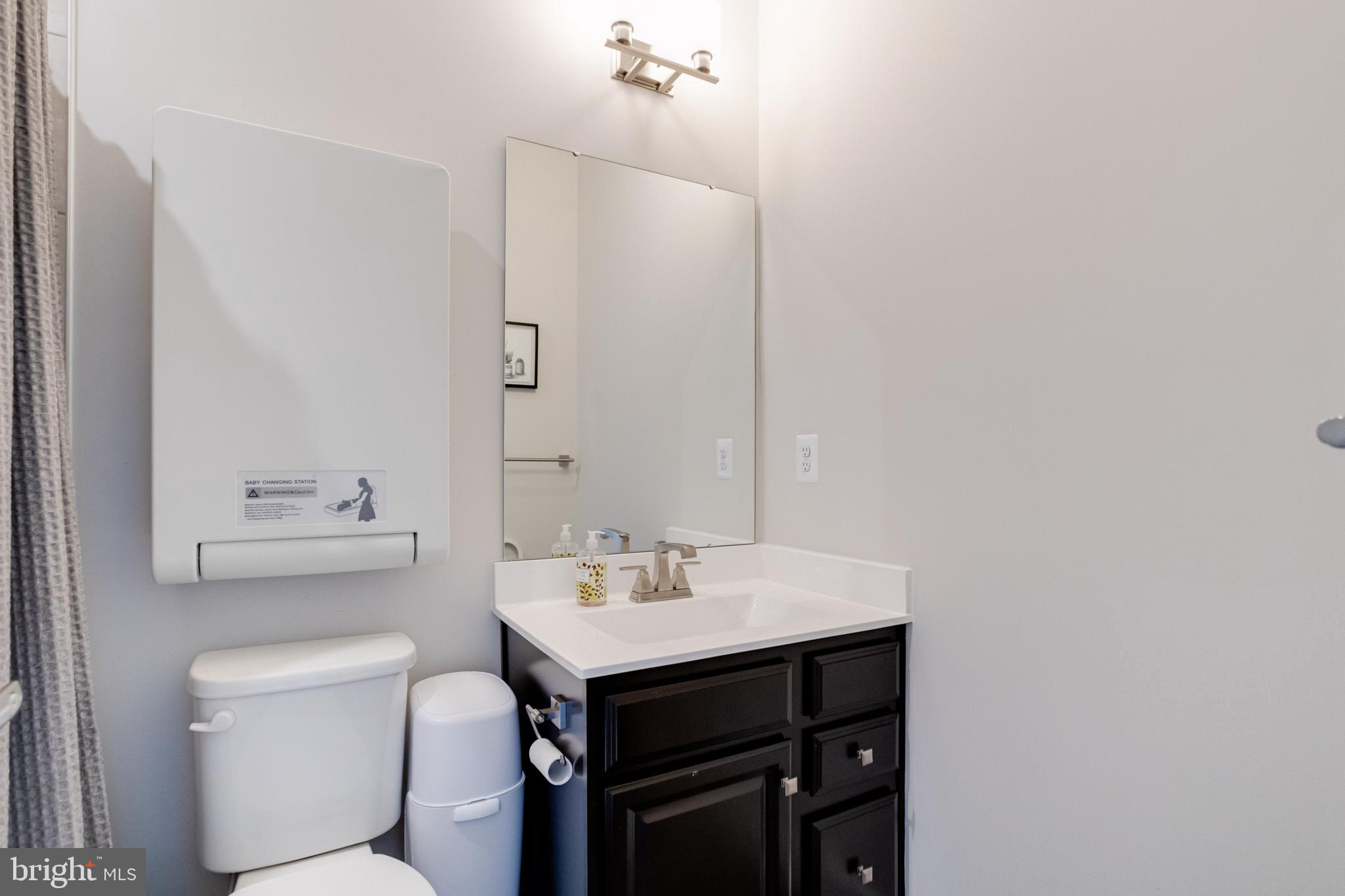 216 South Newkirk Street Baltimore, MD 21224 - Photo 27 of 35 Second Full Bathroom