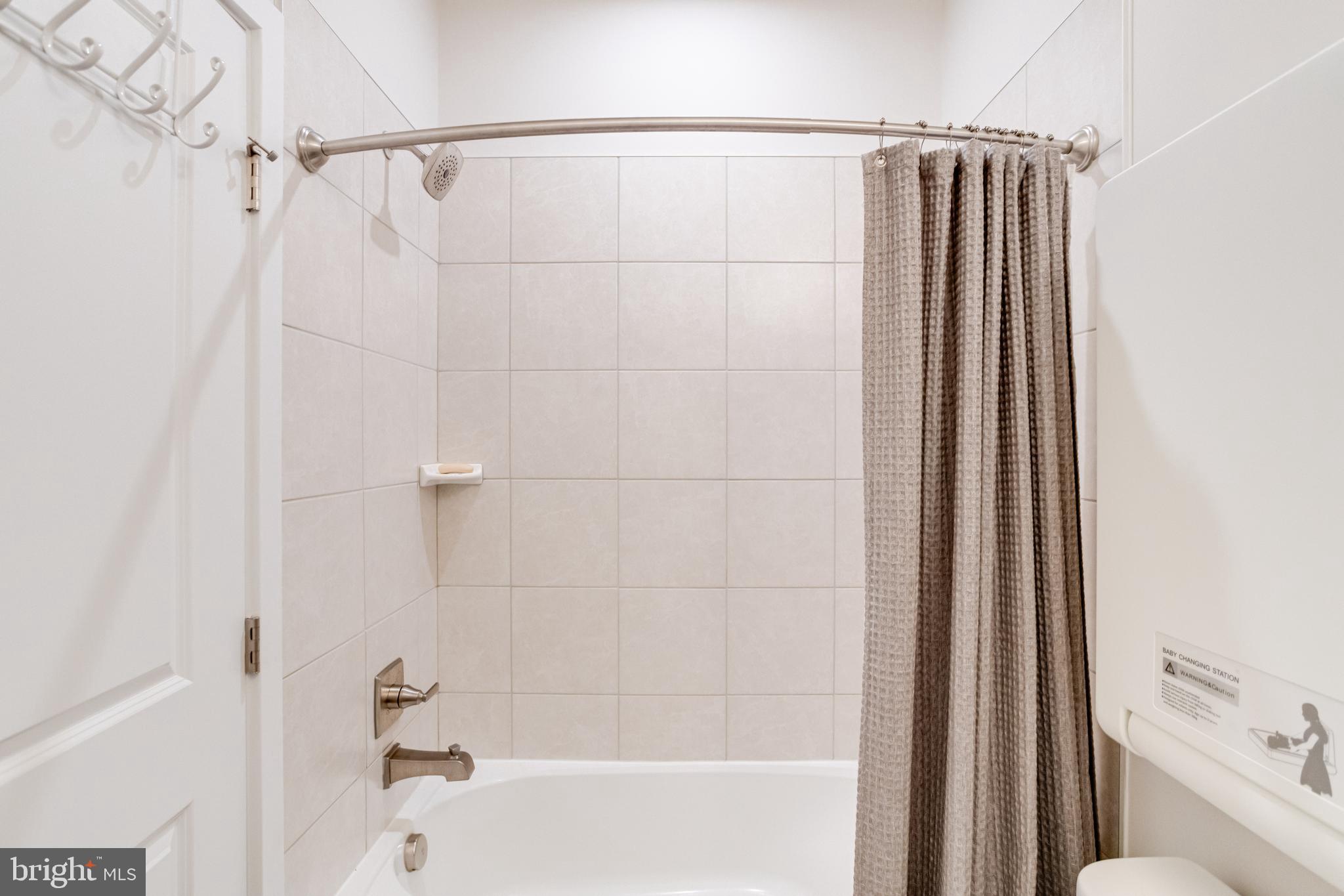 216 South Newkirk Street Baltimore, MD 21224 - Photo 28 of 35 Full Bathroom