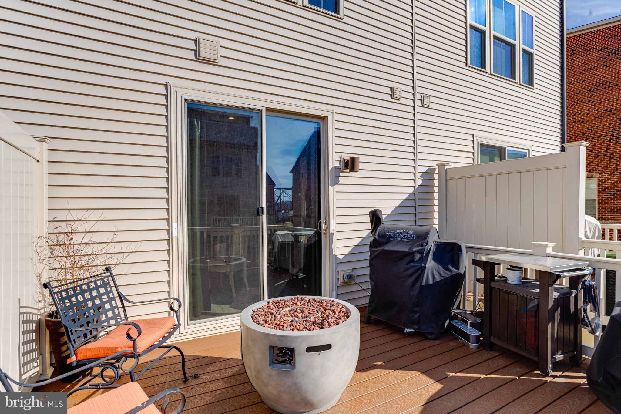 216 South Newkirk Street Baltimore, MD 21224 - Photo 34 of 35 Trex Deck