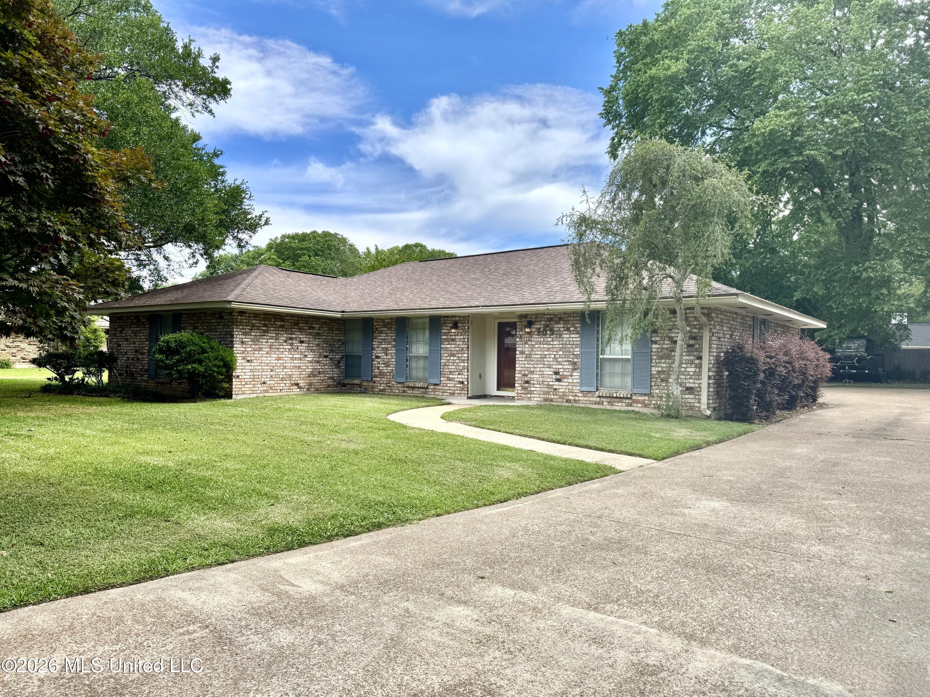 109 North Meadow Road Natchez, MS 39120 - Photo 2 of 28 03e086ae-cba8-415b-8583-dab1f677fe1e.jpe
