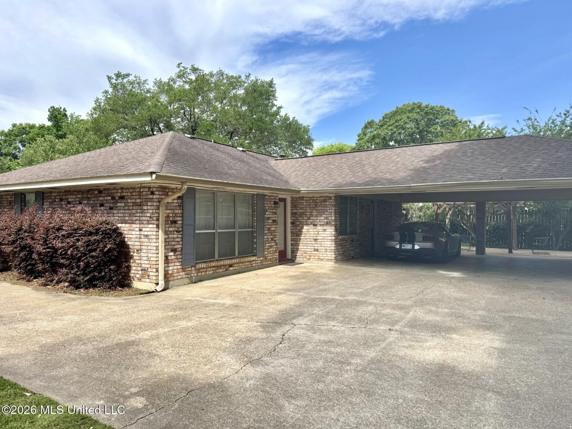 109 North Meadow Road Natchez, MS 39120 - Photo 3 of 28 02001234-570a-4f55-9af3-aeffc8387be5.jpe