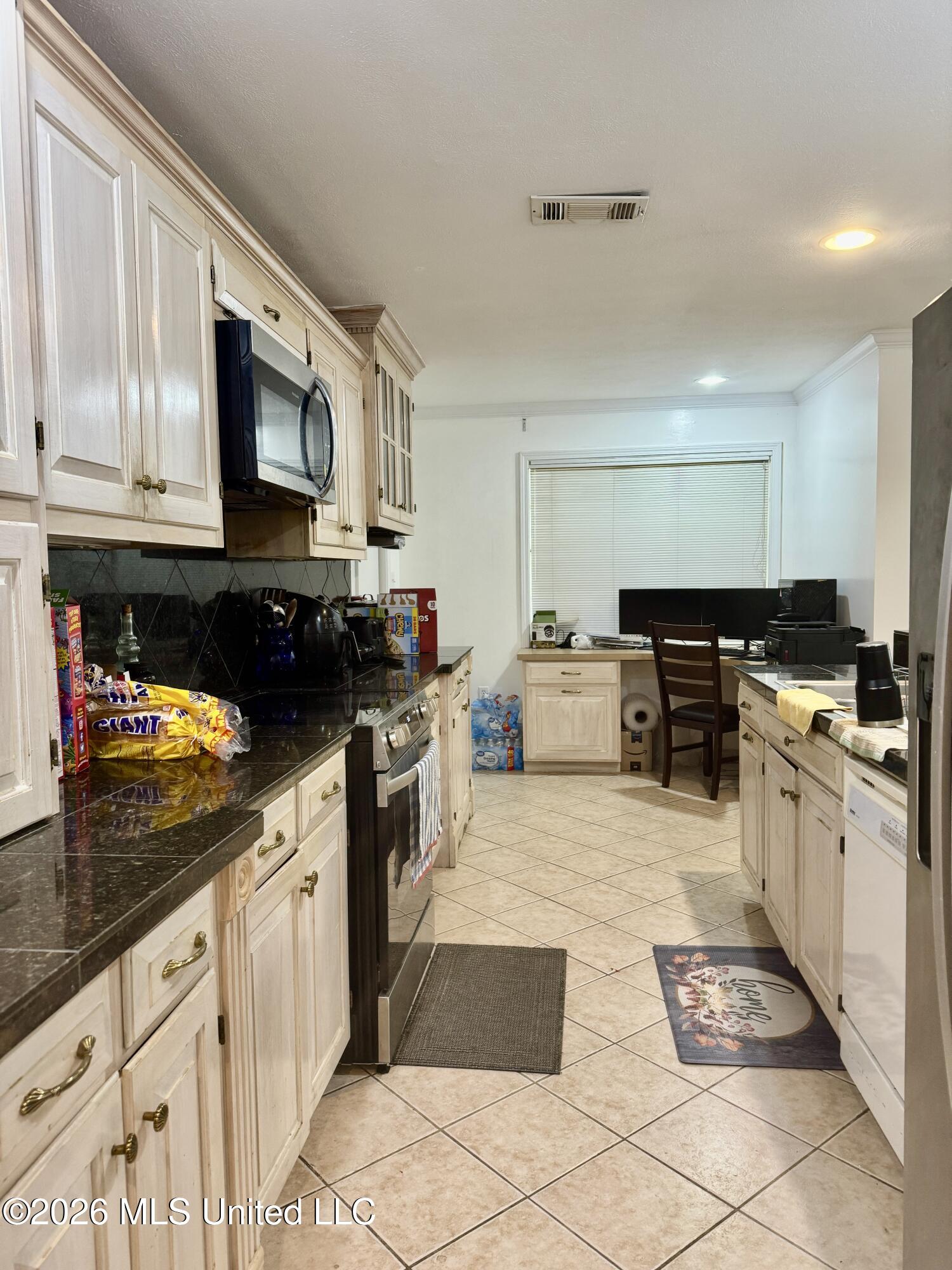 109 North Meadow Road Natchez, MS 39120 - Photo 4 of 28 IMG_9966