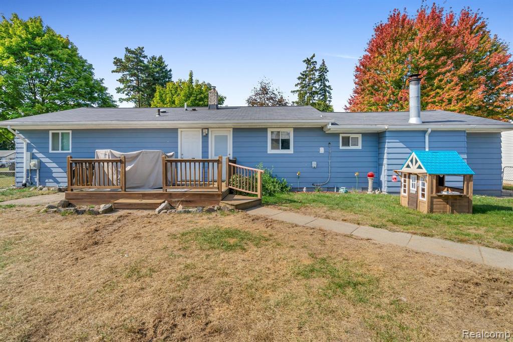 47194 Frederick Road Utica, MI 48317 - Photo 7 of 26