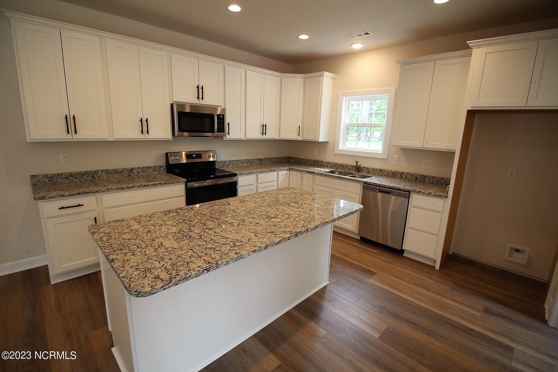 825 West Firetower Road Swansboro, NC 28584 - Photo 11 of 46 IMG_7526