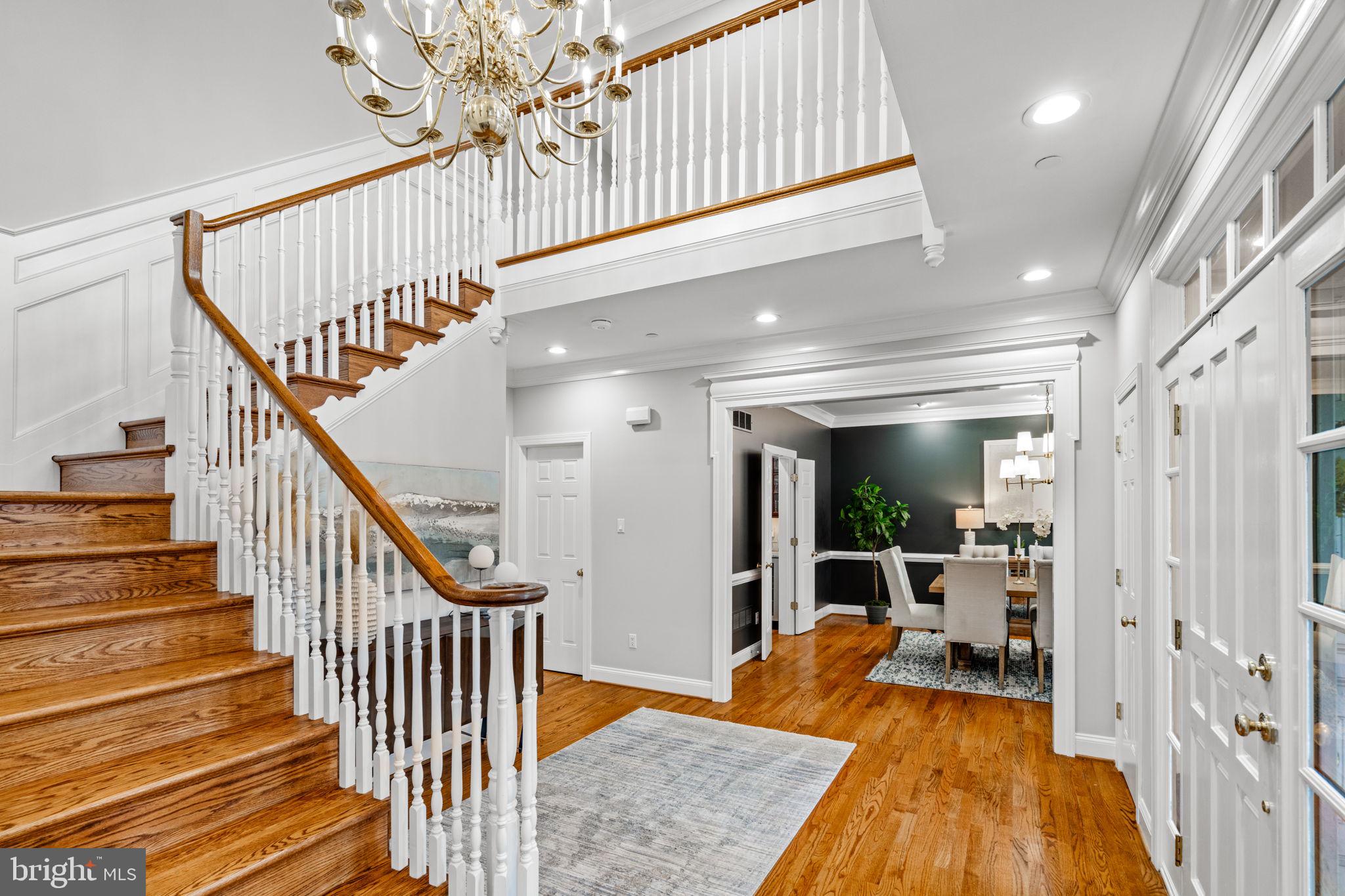 815 Brower Road Wayne, PA 19087 - Photo 17 of 84 Magestic Curved Front Staircase