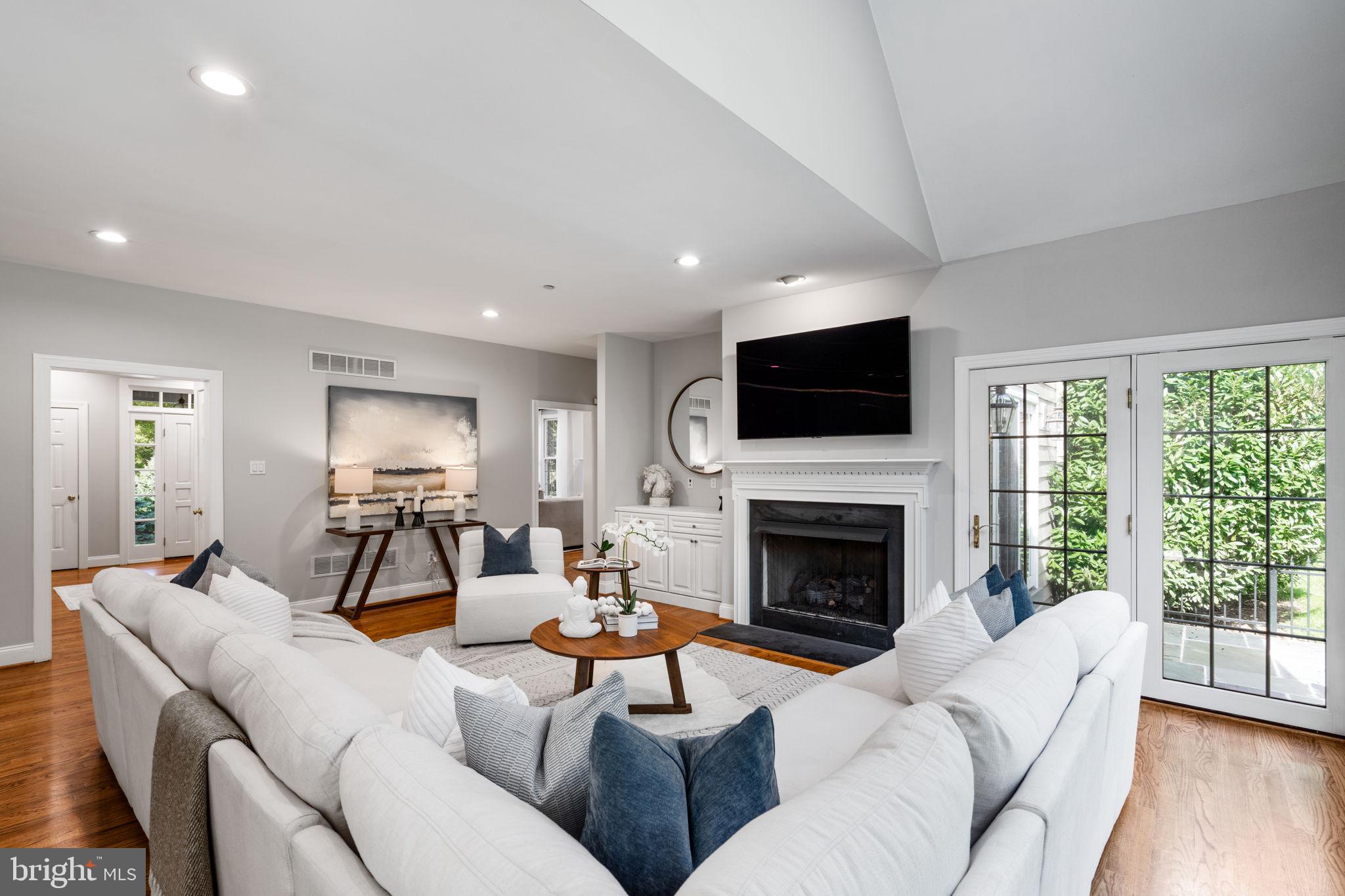 815 Brower Road Wayne, PA 19087 - Photo 23 of 84 Great Room w/ one of six exits to outside