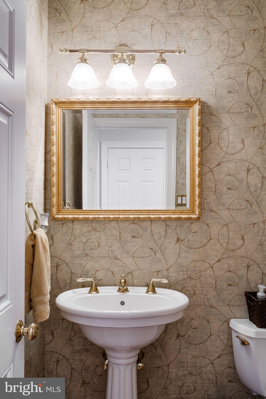 815 Brower Road Wayne, PA 19087 - Photo 35 of 84 Formal 1st Fl Powder Room