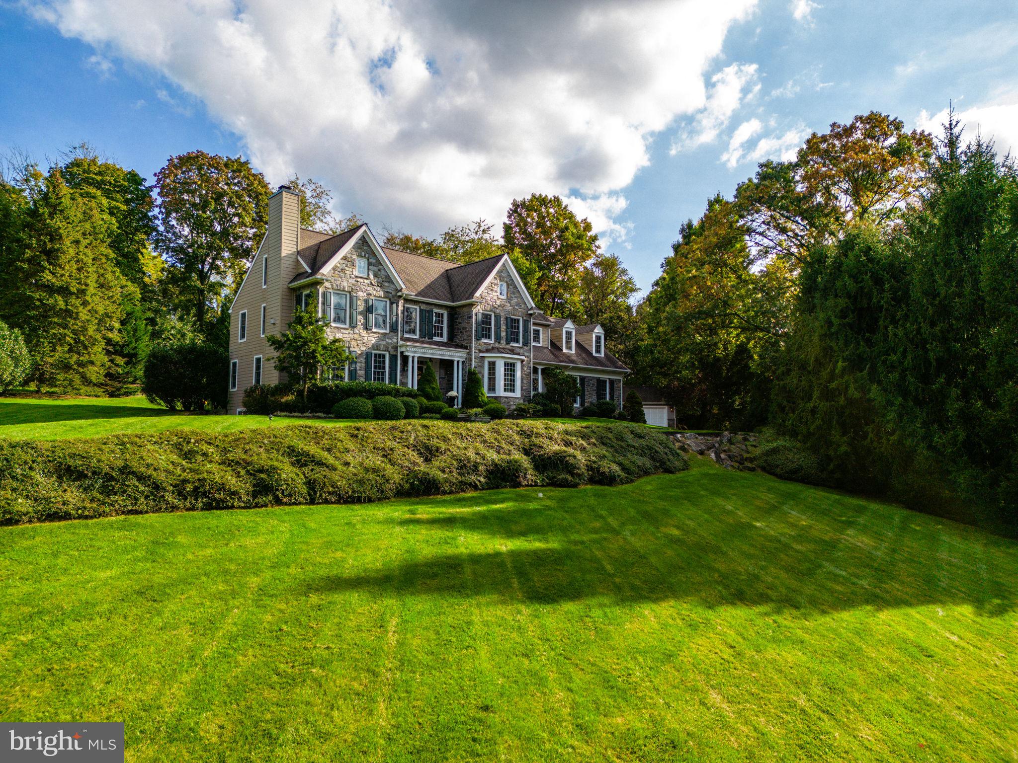 815 Brower Road Wayne, PA 19087 - Photo 4 of 84 Huge front yard