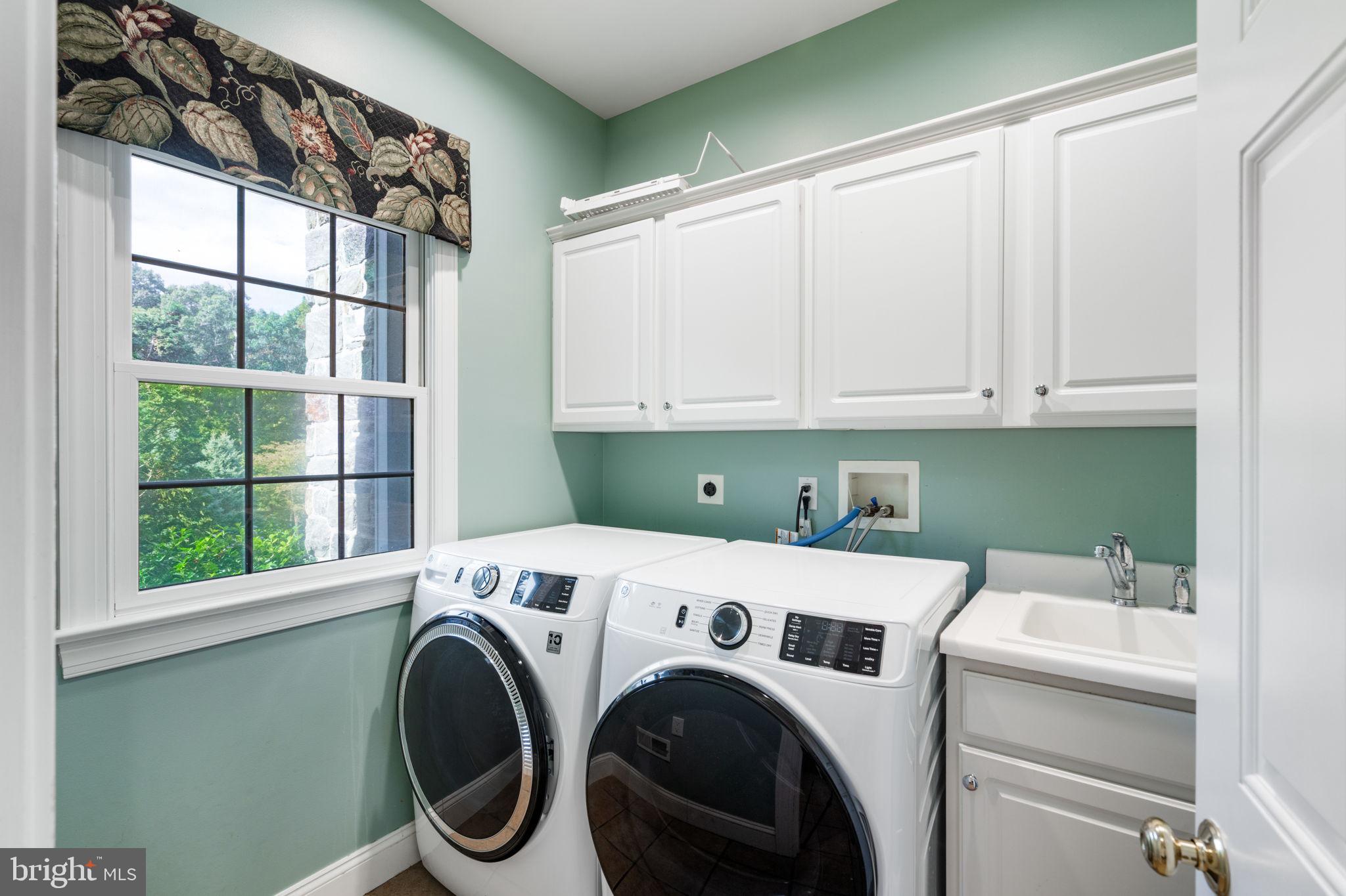 815 Brower Road Wayne, PA 19087 - Photo 41 of 84 Large Laundry w/ Utility Sink