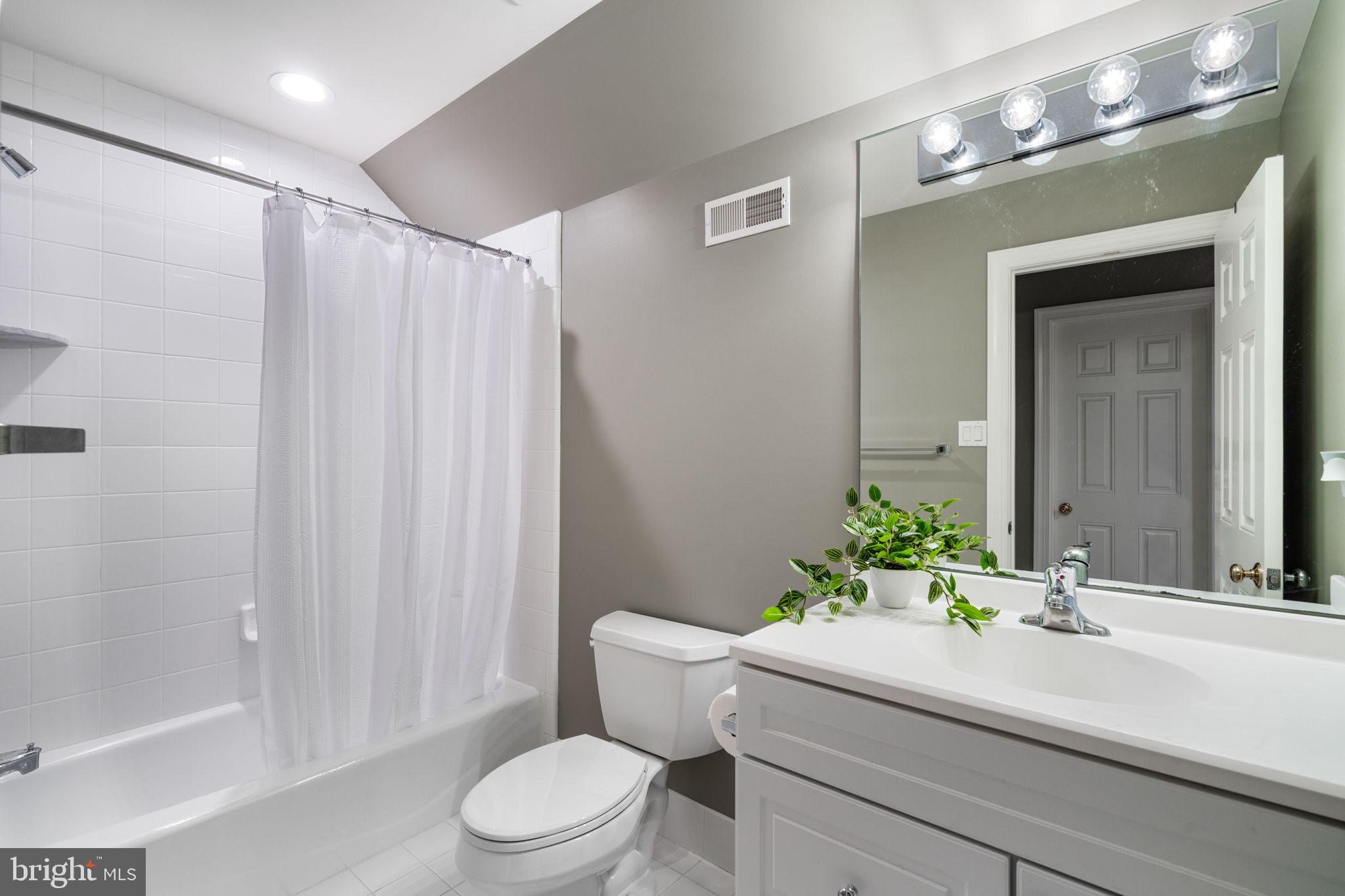 815 Brower Road Wayne, PA 19087 - Photo 66 of 84 Third Floor Full Bath