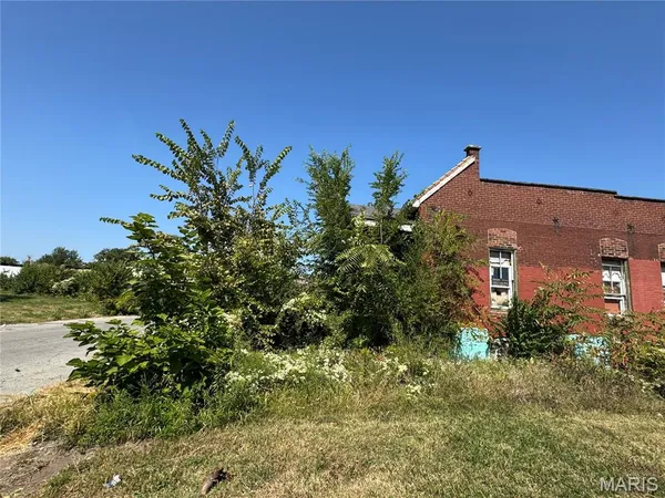 $14,000 | 4055 North Market Street, St. Louis, MO 63113