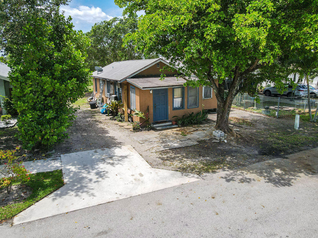 424 Southridge Road Delray Beach, FL 33444 - Photo 1 of 39 424SouthridgeRoadAerial(4)