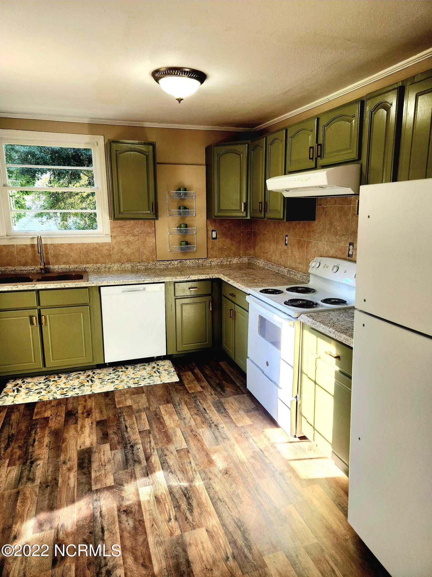3107 Oaks Road New Bern, NC 28560 - Photo 15 of 41 Kitchen