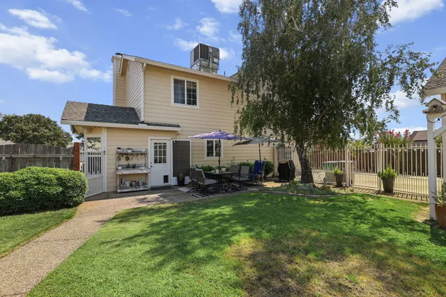 a view of house and outdoor space