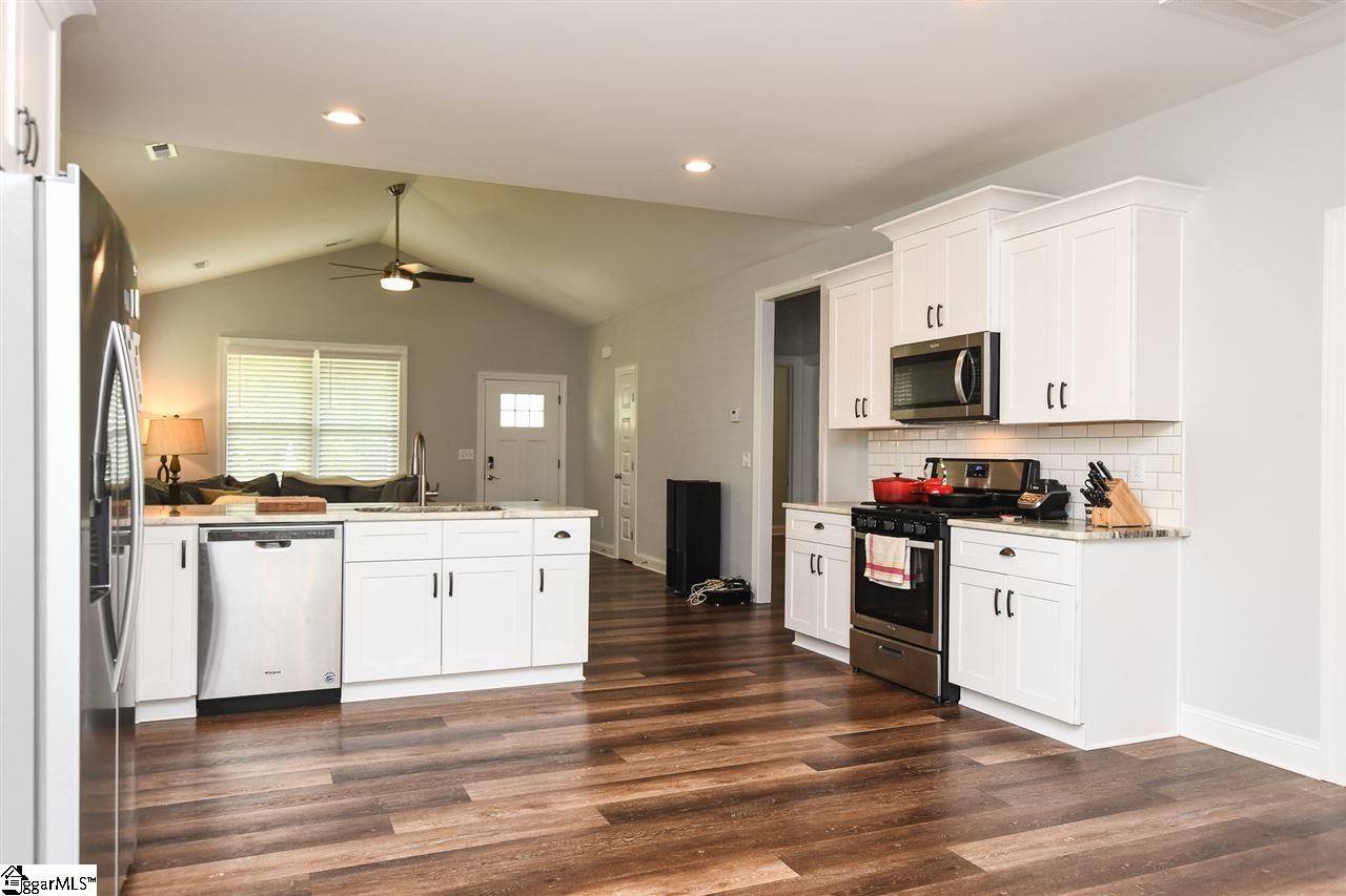 336 Ackley Road Greenville, SC 29607 - Photo 13 of 32