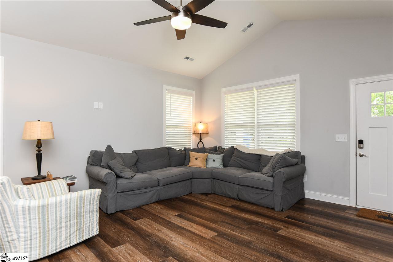 336 Ackley Road Greenville, SC 29607 - Photo 4 of 32