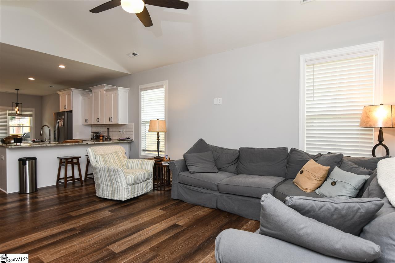 336 Ackley Road Greenville, SC 29607 - Photo 5 of 32