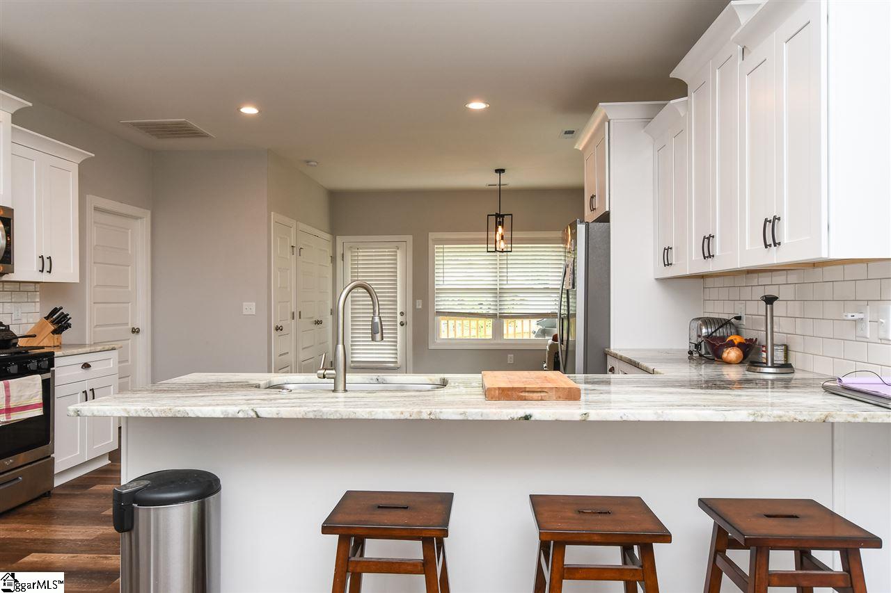336 Ackley Road Greenville, SC 29607 - Photo 8 of 32