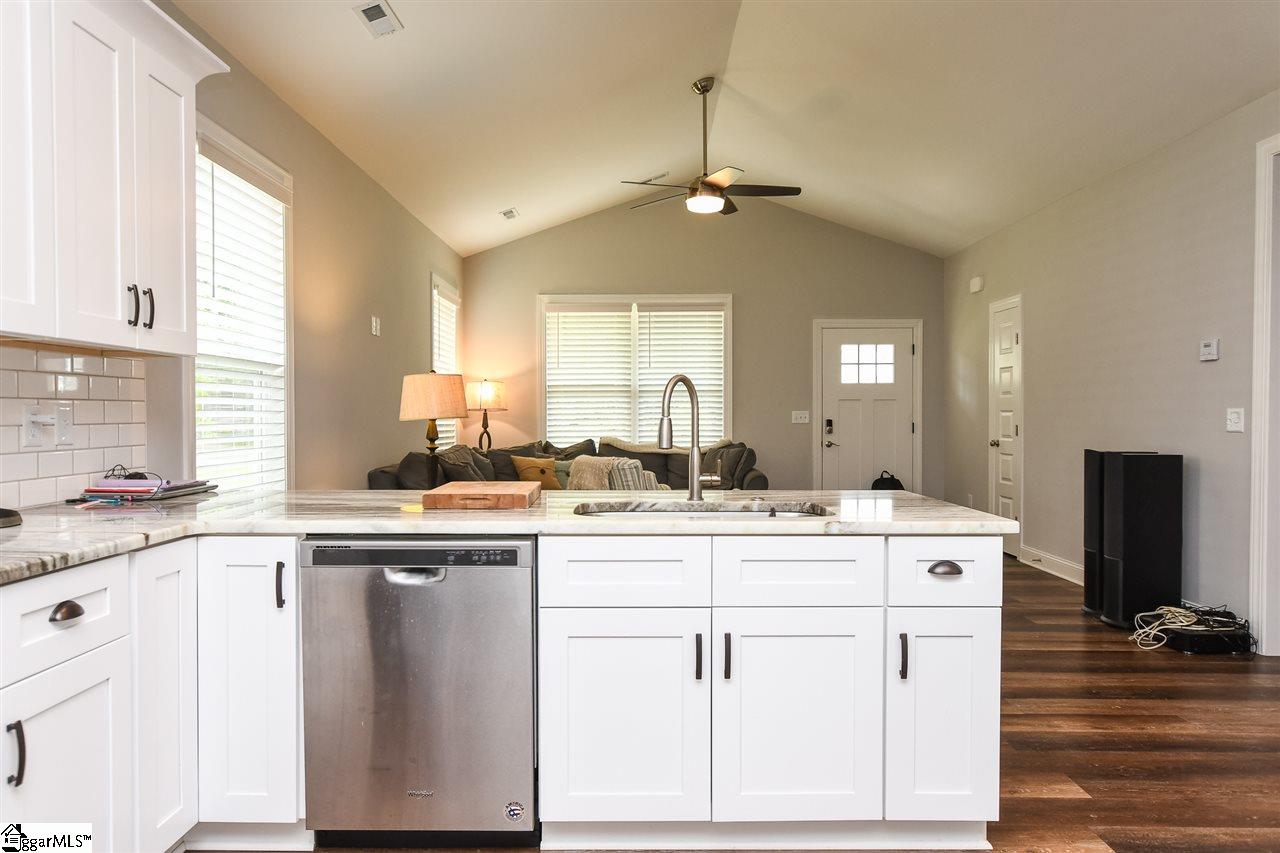 336 Ackley Road Greenville, SC 29607 - Photo 9 of 32