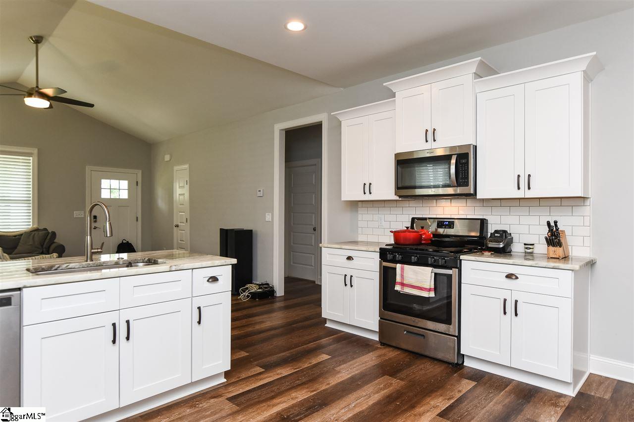 336 Ackley Road Greenville, SC 29607 - Photo 10 of 32