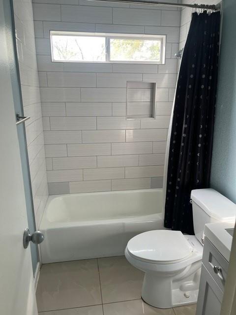 339 Fantail Loop, Unit B Austin, TX 78734 - Photo 8 of 13 a bathroom with a toilet and a bathtub
