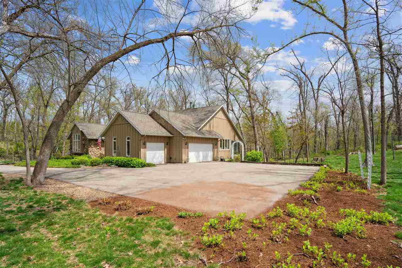 525 Indian Road Southeast Cedar Rapids, IA 52403 - Photo 3 of 43 Gallery Image 3