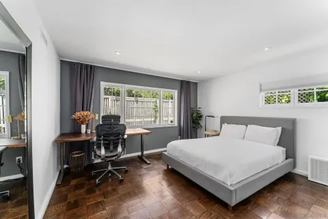 $7,200,000 | 2315 Avenida De La Playa, La Jolla, CA 92037