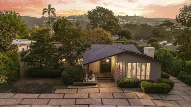 $7,200,000 | 2315 Avenida De La Playa, La Jolla, CA 92037