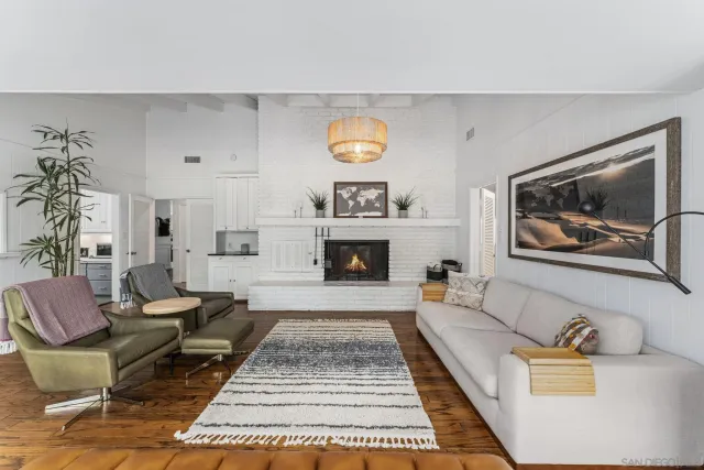 $7,200,000 | 2315 Avenida De La Playa, La Jolla, CA 92037