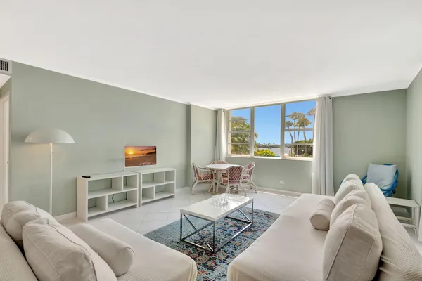 $2,200 | 2800 North Flagler Drive, Unit 101, West Palm Beach, FL 33407