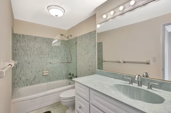 $2,200 | 2800 North Flagler Drive, Unit 101, West Palm Beach, FL 33407