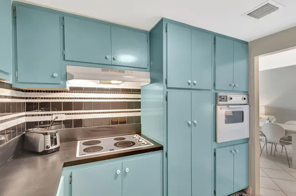 $2,200 | 2800 North Flagler Drive, Unit 101, West Palm Beach, FL 33407