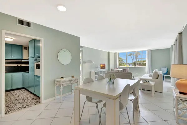 $2,200 | 2800 North Flagler Drive, Unit 101, West Palm Beach, FL 33407