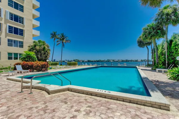 $2,200 | 2800 North Flagler Drive, Unit 101, West Palm Beach, FL 33407