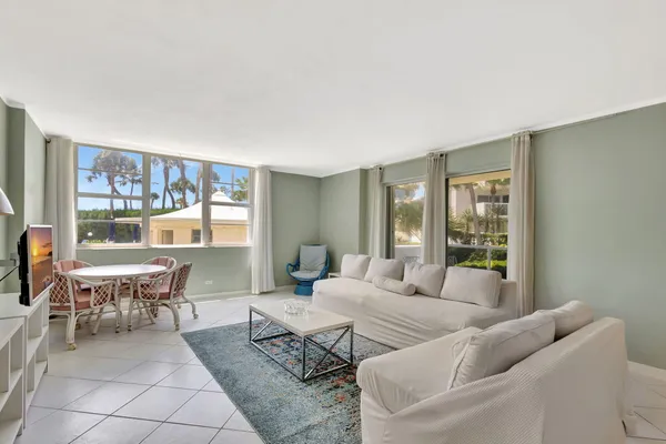 $2,200 | 2800 North Flagler Drive, Unit 101, West Palm Beach, FL 33407