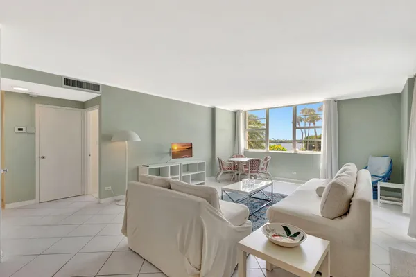 $2,200 | 2800 North Flagler Drive, Unit 101, West Palm Beach, FL 33407