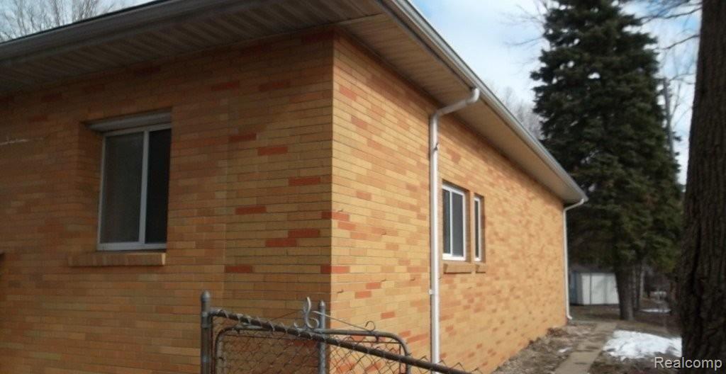 4279 Torrey Road Flint, MI 48507 - Photo 3 of 25 SAM_1458.JPG