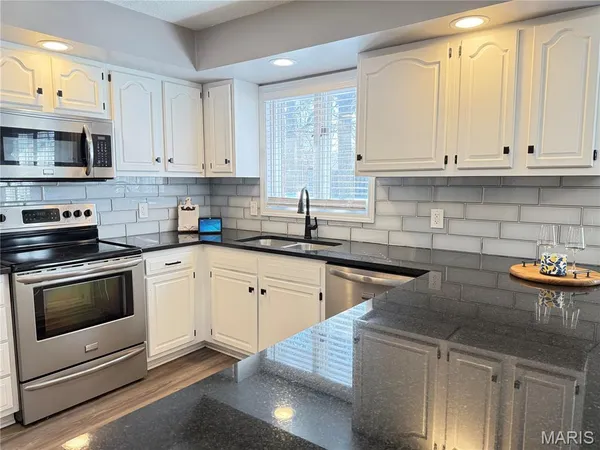 $649,000 | 11725 Fairway Cir Drive, Dexter, MO 63841