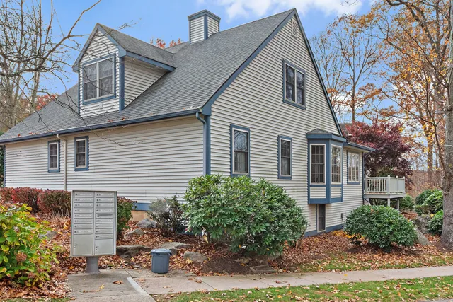 $545,000 | 1 Bittersweet Lane, Unit 1, East Lyme, CT 06357