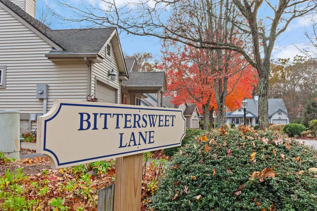 $545,000 | 1 Bittersweet Lane, Unit 1, East Lyme, CT 06357