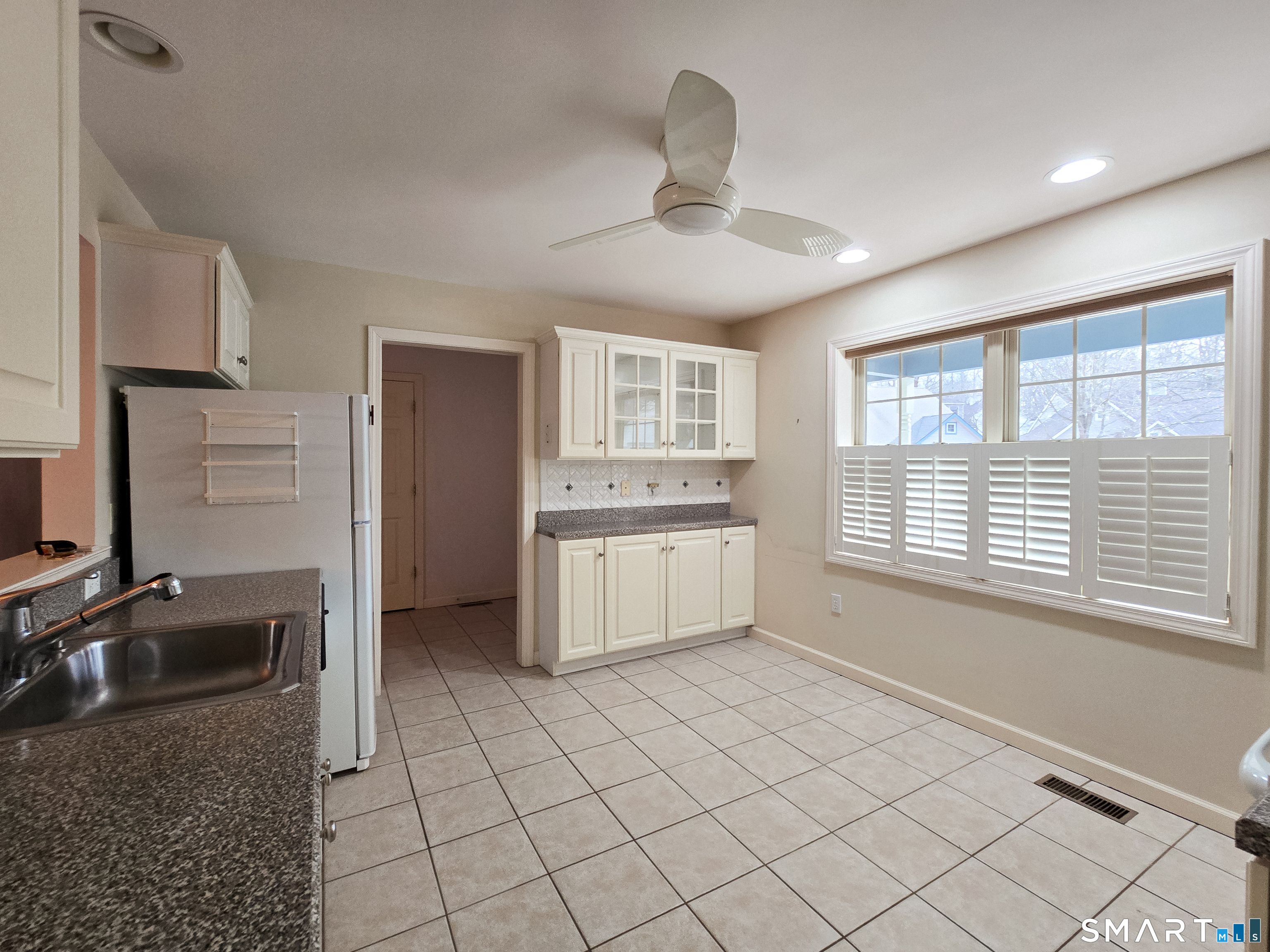 1 Bittersweet Lane, Unit 1 East Lyme, CT 06357 - Photo 4 of 35