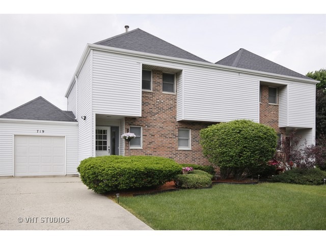719 South Raven Road Shorewood, IL 60404 - Photo 1 of 11 a view of a front of a house with a small yard