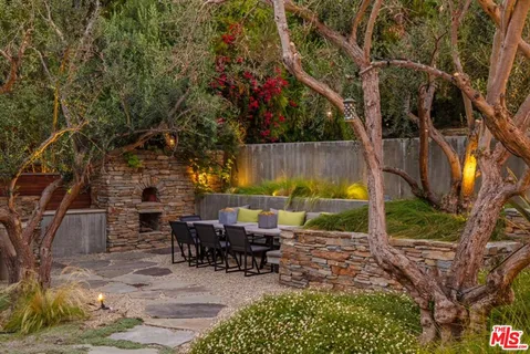 a view of yard with tree s