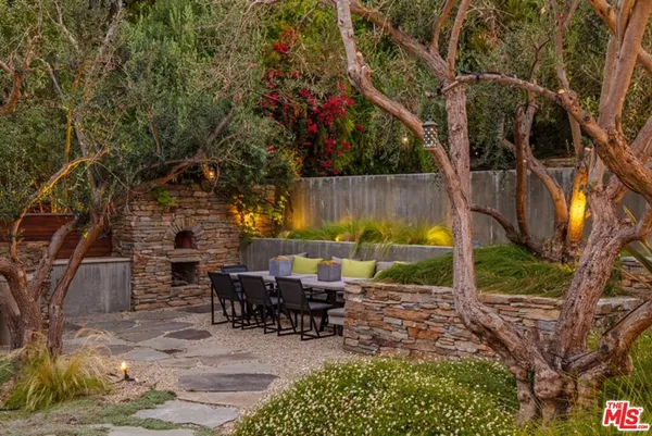 a view of yard with tree s