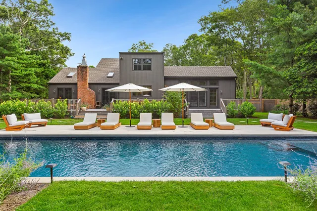 a view of house and outdoor space