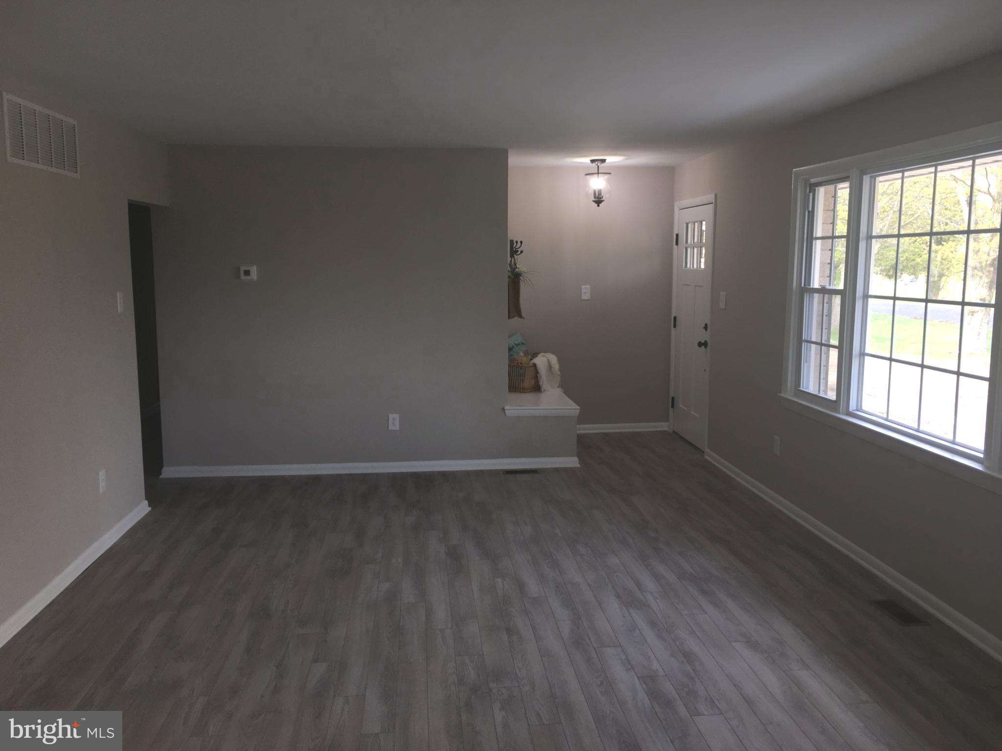 1099 Highway 45 Pilesgrove, NJ 08098 - Photo 10 of 20 Living Room