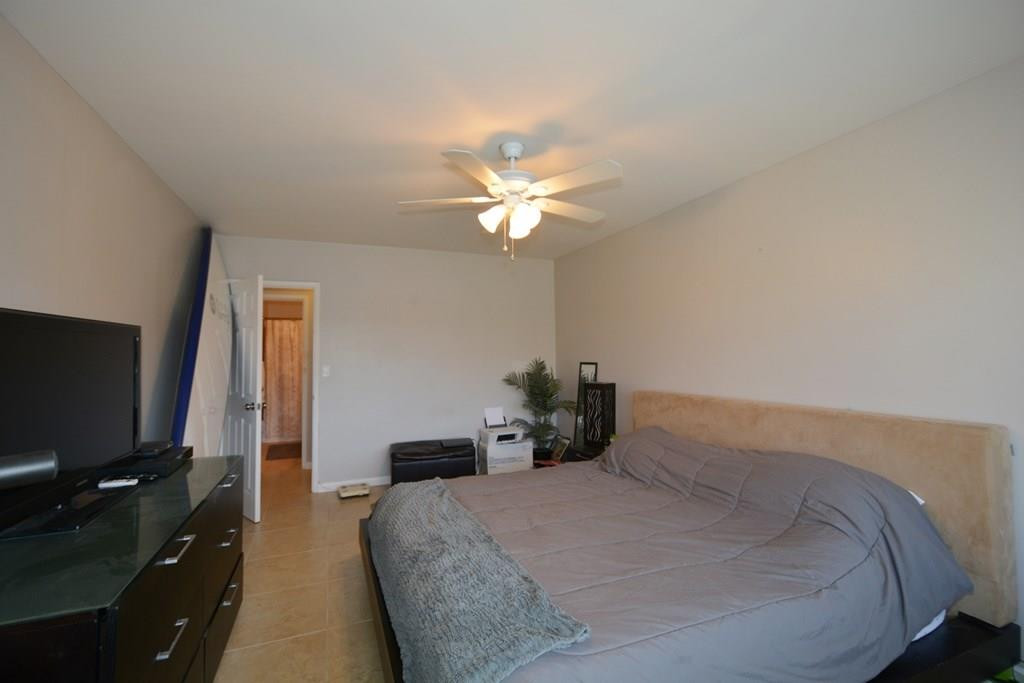 999 North Riverside Drive, Unit 10 Pompano Beach, FL 33062 - Photo 4 of 27 Photo 4